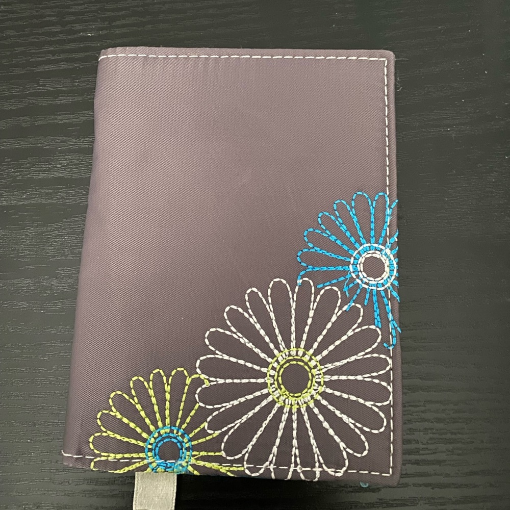 Travelon Ladies Passport Holder